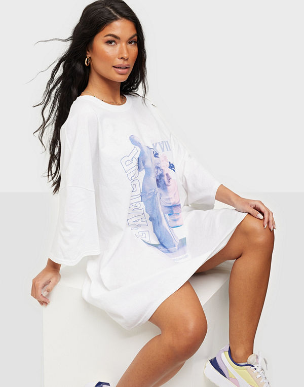 Missguided L'Amour Statue T-shirt Dress