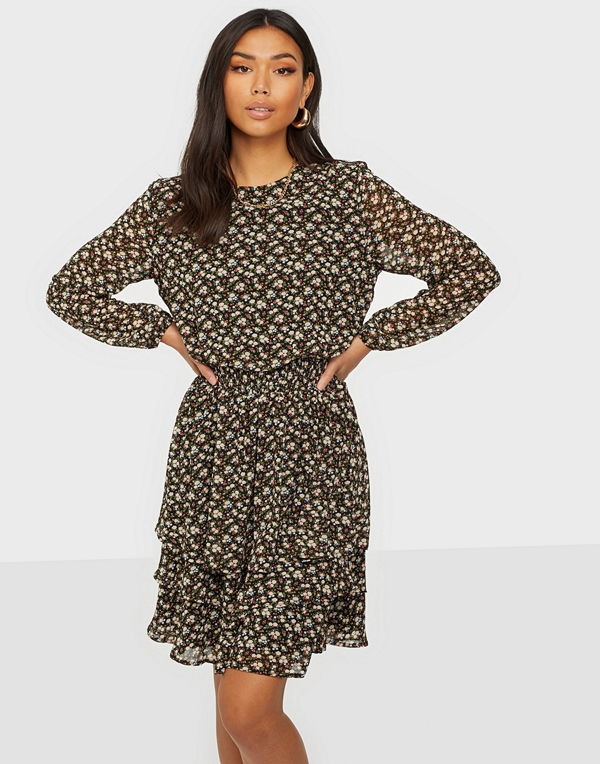 Sisters Point Nicoline Dress