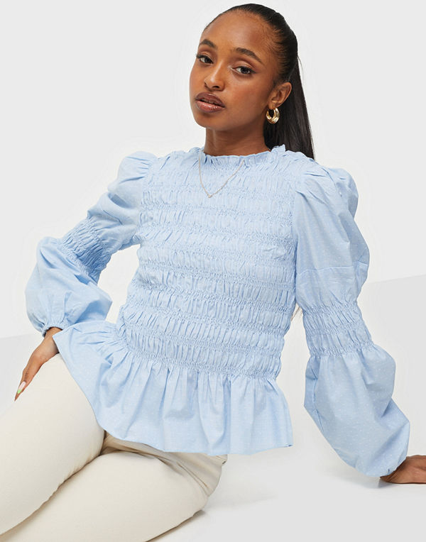 Only ONLGWENDA L/S TOP WVN