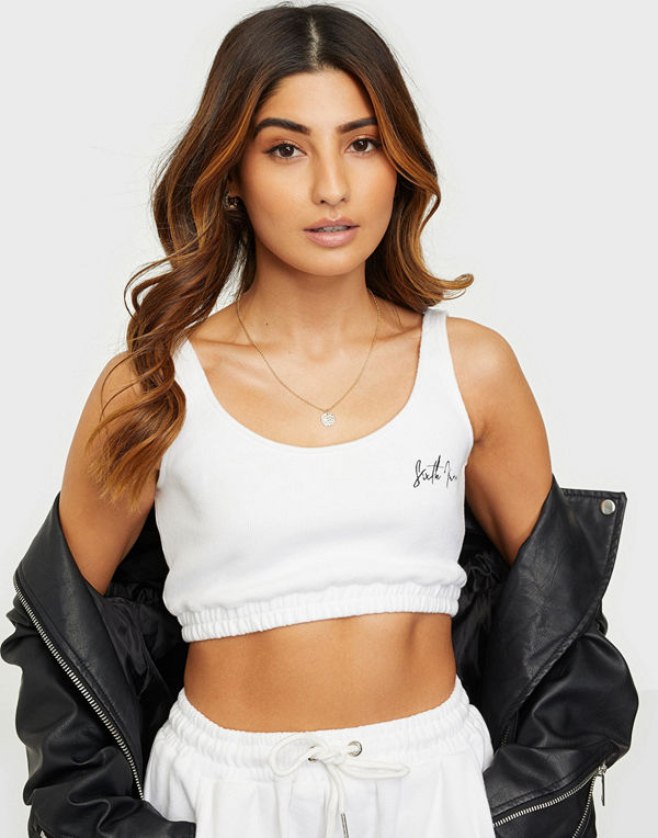 Sixth June BASIC SIGNATURE TOP