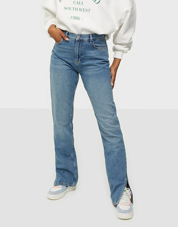 NLY Trend Cheeky Fit Slit Denim