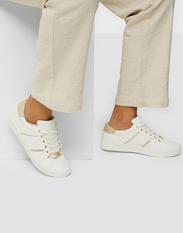 Duffy Metallic Detail Sneaker
