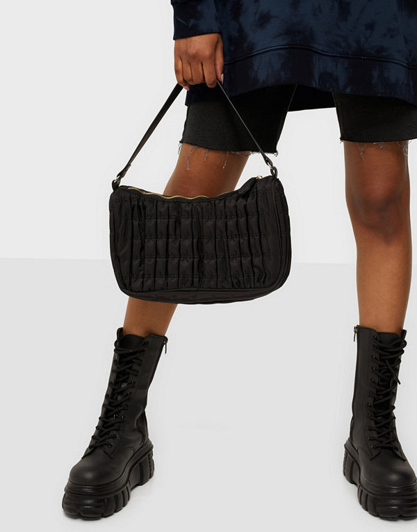 Pieces svart väska PCJURO SHOULDER BAG D2D