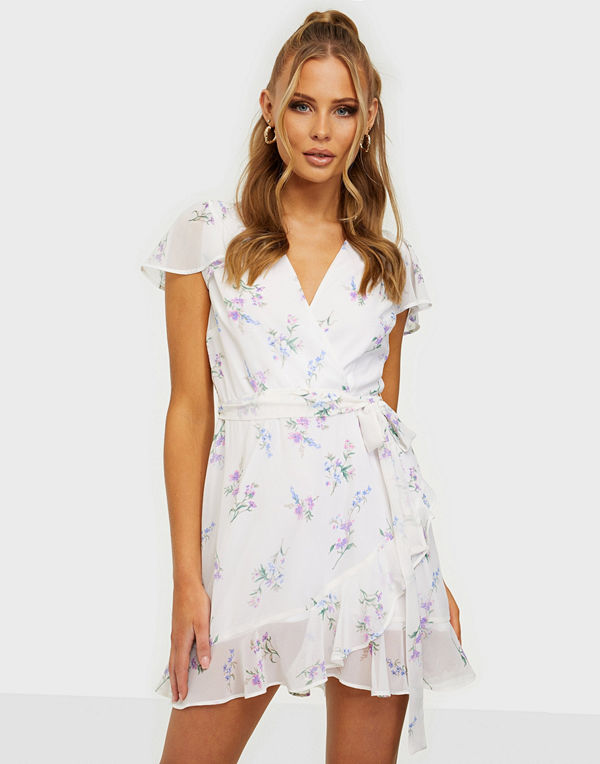 NLY Trend Dreamy Flounce Dress