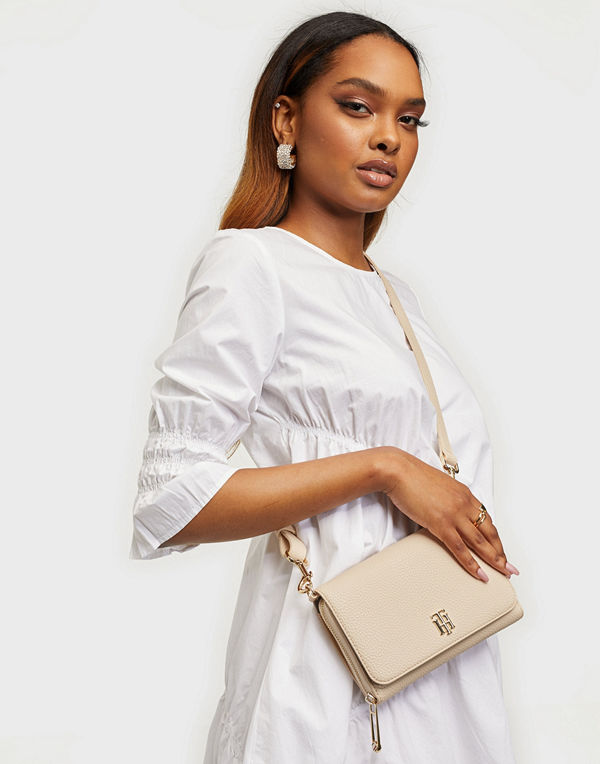 Tommy Hilfiger omönstrad väska TH Soft Small Crossover