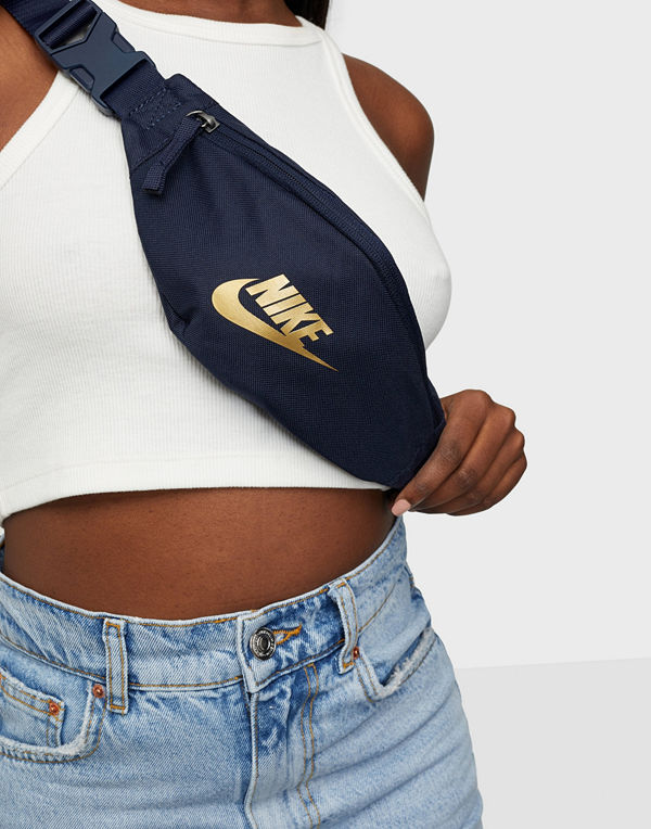 Nike marinblå väska NK HERITAGE HIP PACK - SMALL