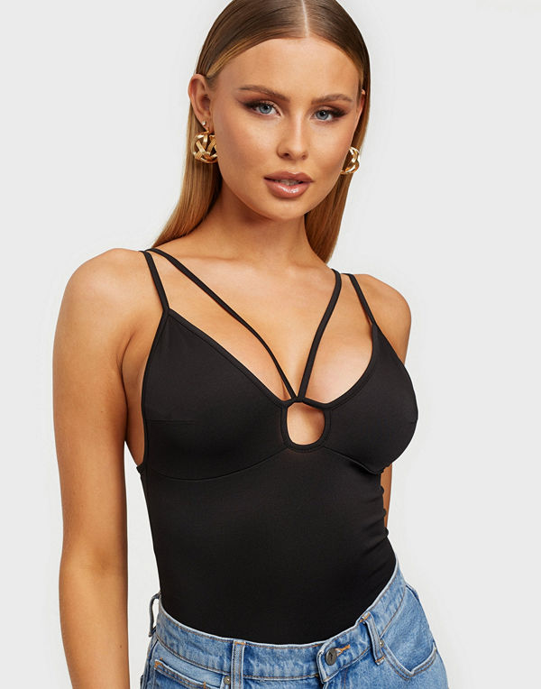 NLY Trend Multi Strap Top