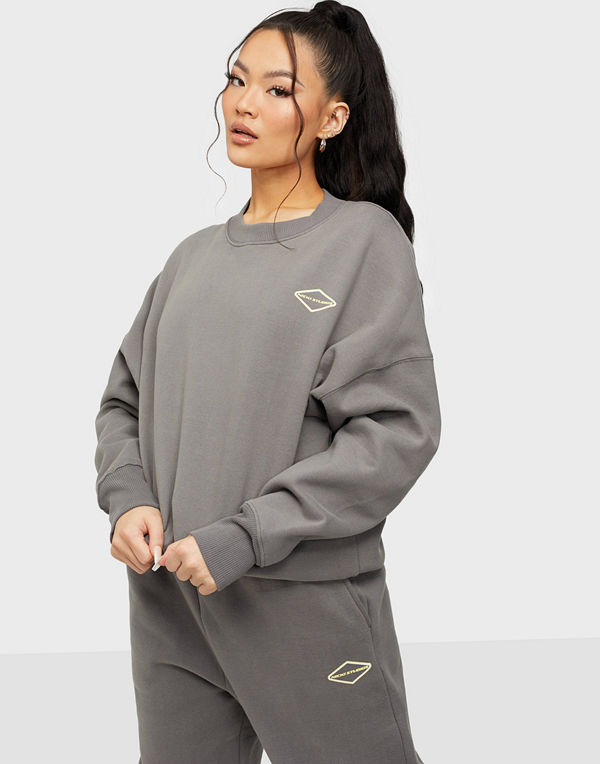Nicki Studios LOGO COLLAGE CREWNECK