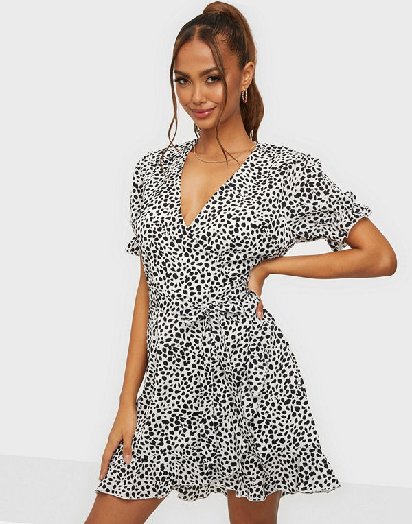 Missguided Puff Sleeve Ruffle Tea Dress