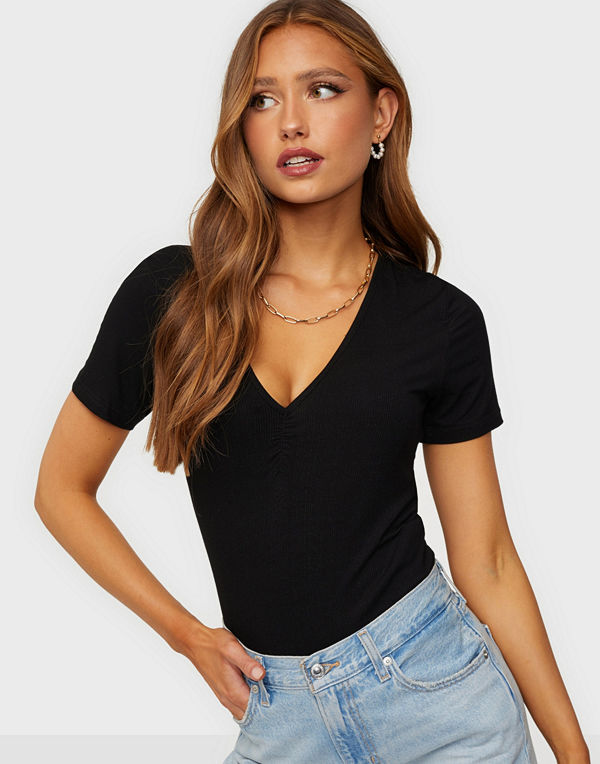 Pieces PCLIL SS V-NECK TOP D2D