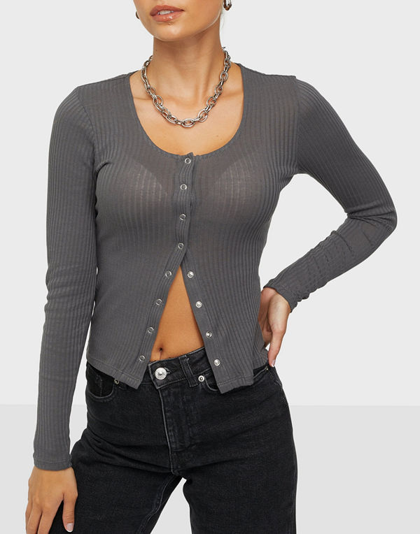 NLY Trend Front Button Top