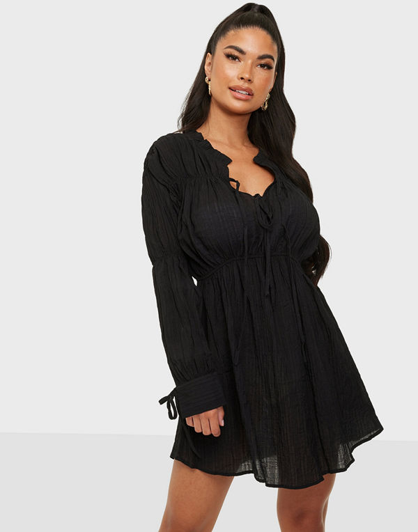 NLY Trend Volume Structured Dress