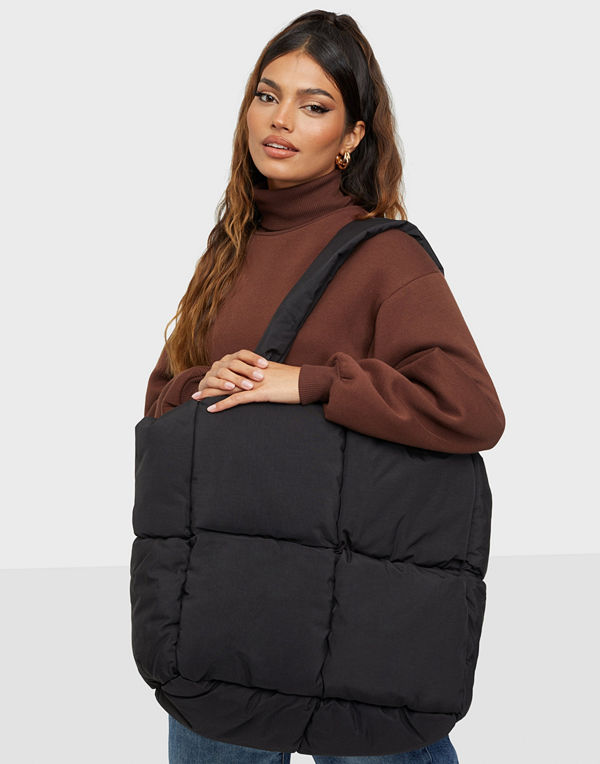 Gina Tricot svart väska Vicky padded shopper
