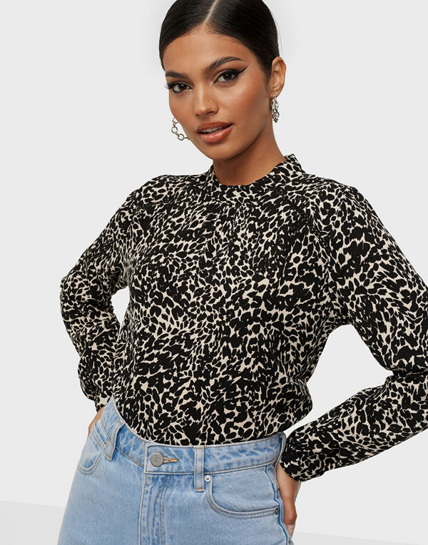 Only ONLNEW MALLORY L/S BLOUSE AOP WVN
