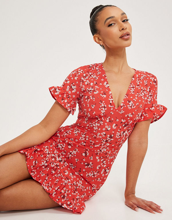 Parisian FLORAL V NECK SKATER DRESS