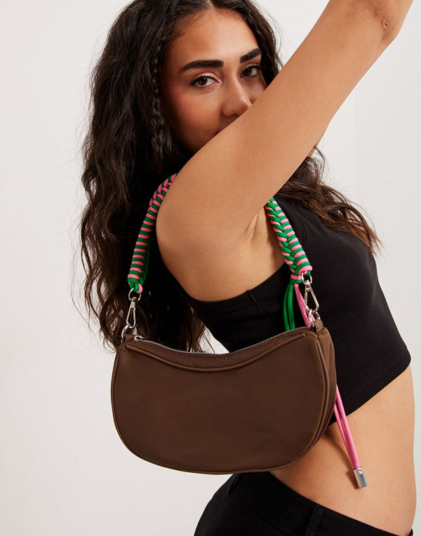 Only brun väska ONLGIGI NYLON ROPE BAGETTE BAG ACC