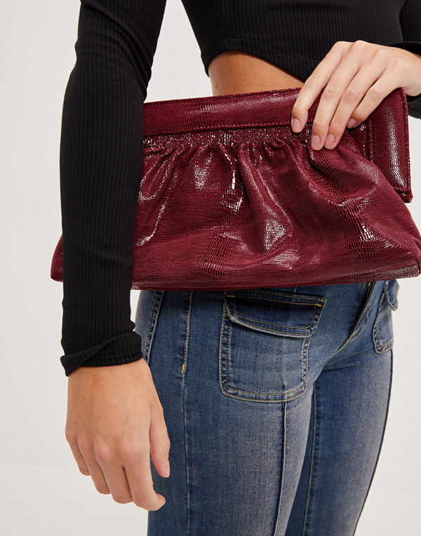 Gestuz omönstrad väska VeldaGZ midi snake clutch