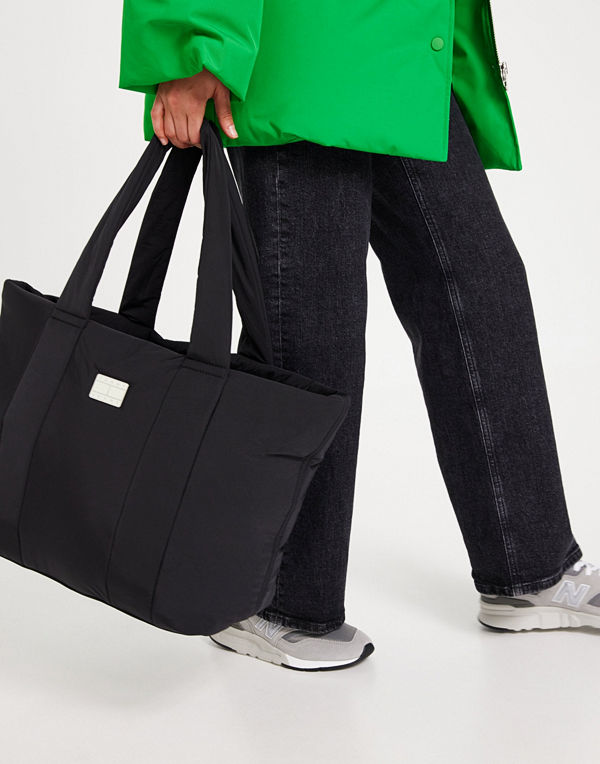Tommy Jeans väska TJW HYPE CONSCIOUS TRAVEL TOTE