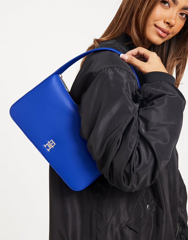 Tommy Jeans väska TH CASUAL SHOULDER BAG