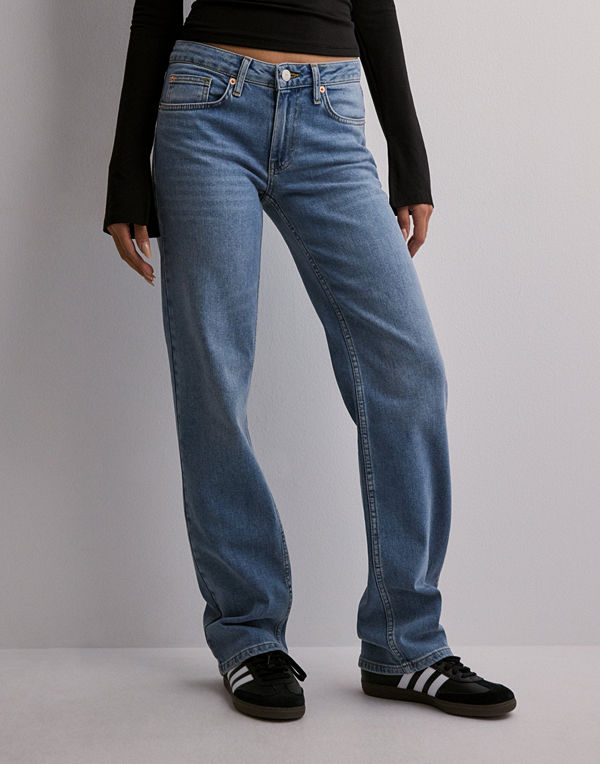 Nelly Low Waist Straight Leg Jeans - Blå