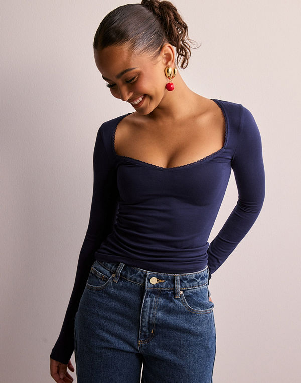 Nelly Romance Shape LS Top - Blå