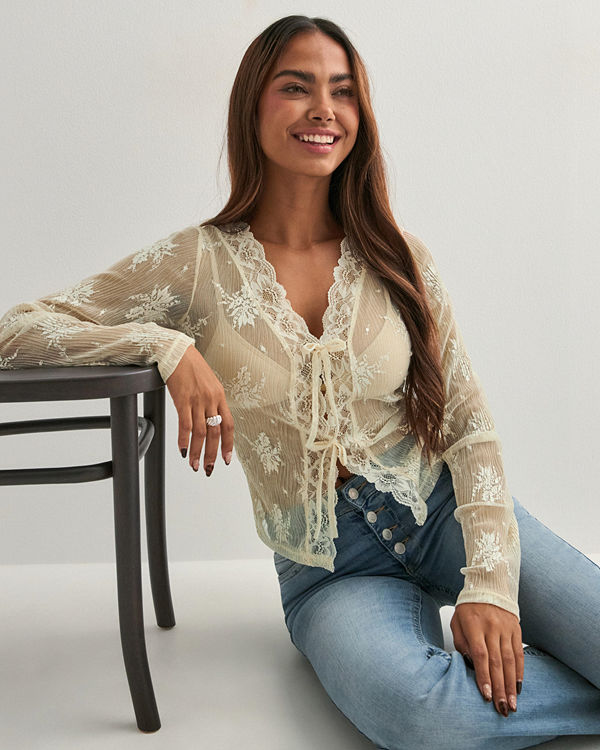 Nelly Delicate Lace LS Top - Beige