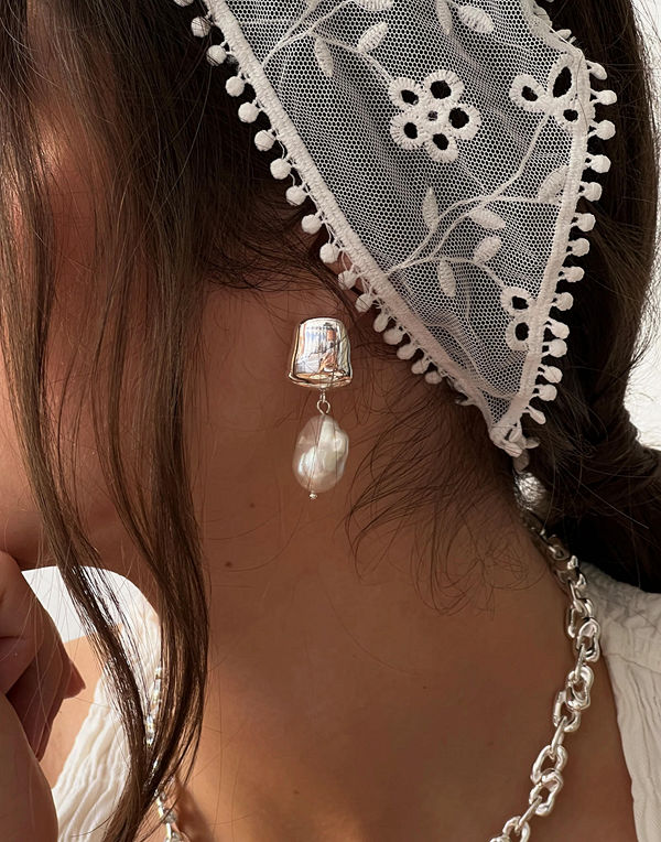 Muli Collection örhängen Dune Pearl Earrings - Silver