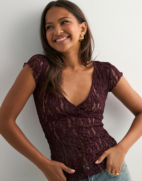 Nelly Lace Wrap Tee - Röd