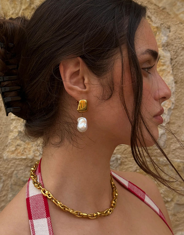 Muli Collection örhängen Dune Pearl Earrings - Guld