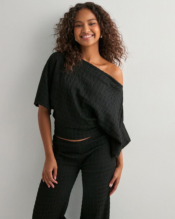 Nelly Stunning Structure Tee - Svart