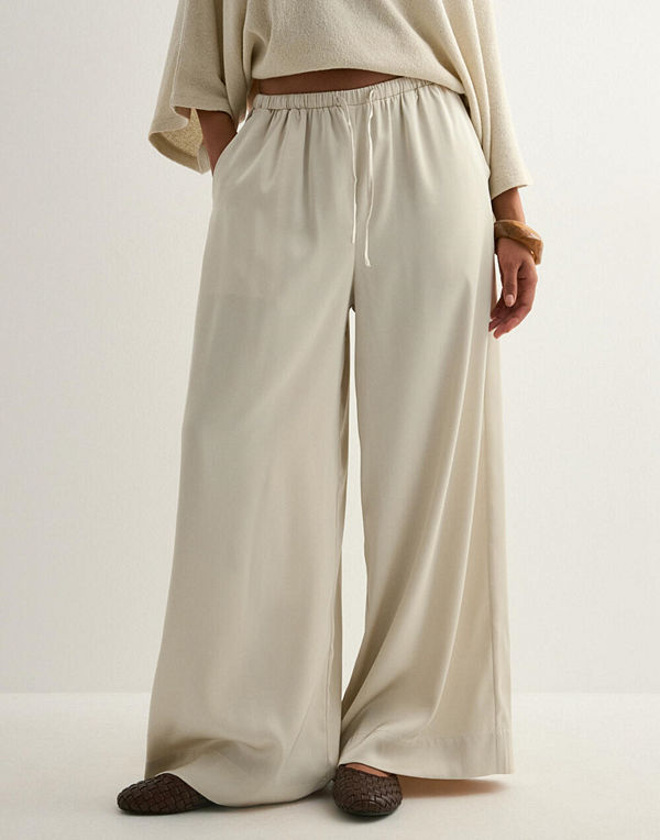 Neo Noir byxor Sebba Satin Pants - Beige
