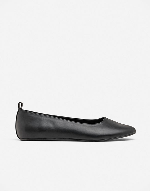 Nelly Rounded Flat Ballerina - Svart