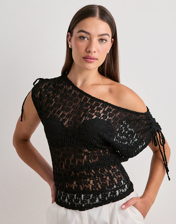 Nelly Wonderful Lace Shoulder Top - Svart