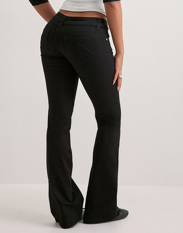 Nelly Ultra Low Bootcut Jeans - Svart