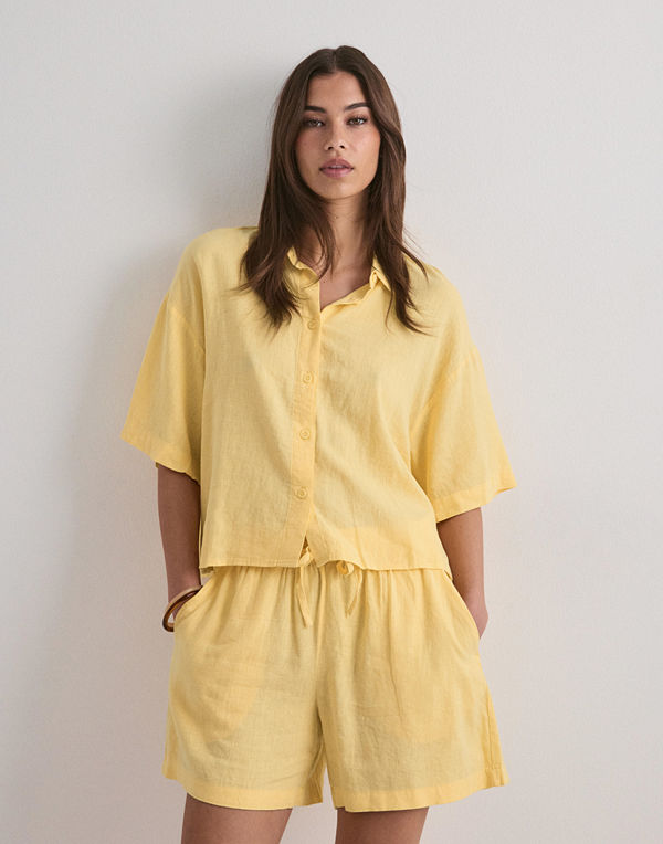 Vero Moda Vmlinn 2/4 Short Shirt Wvn Noos - Gul