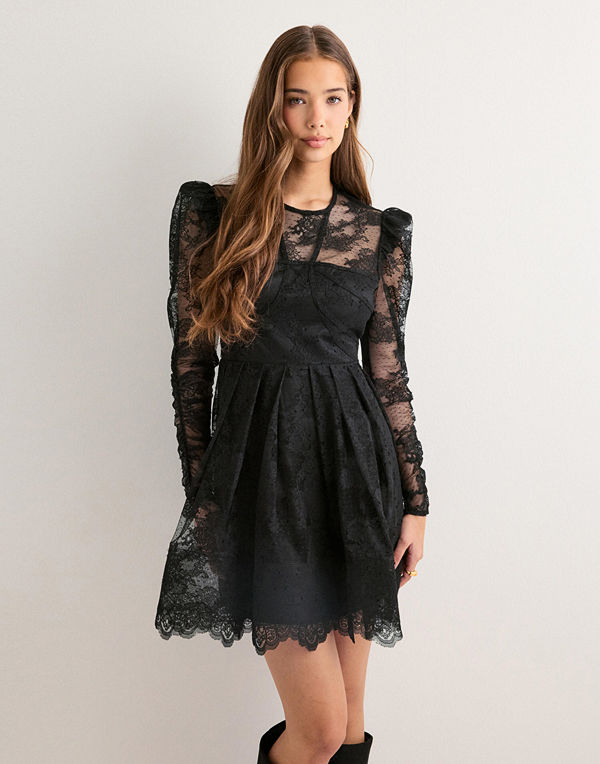 Malina Leoni Lace Mini Dress - Svart