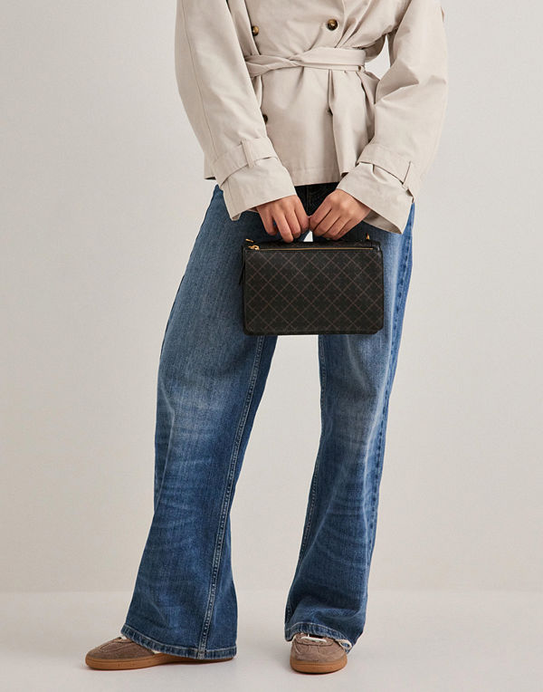 By Malene Birger Loennas - Svart