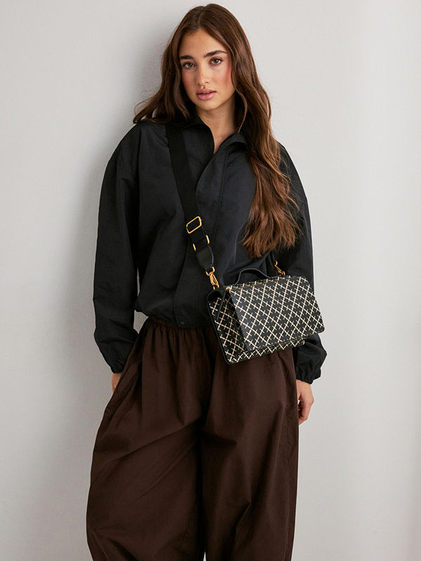 By Malene Birger Loennas - Svart