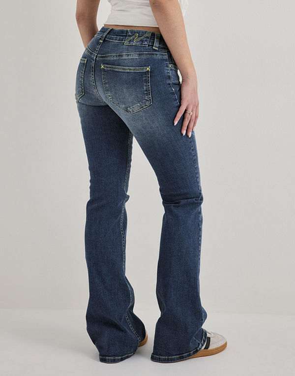 Nelly Super Low Waist Bootcut Jeans - Blå