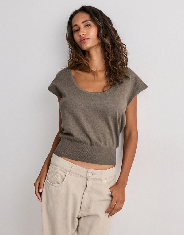 Nelly Deep Neck Knit Top - Brun
