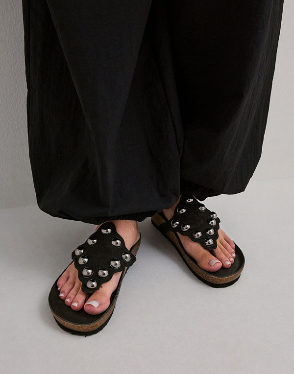 Nelly Studded Decore Flat - Svart