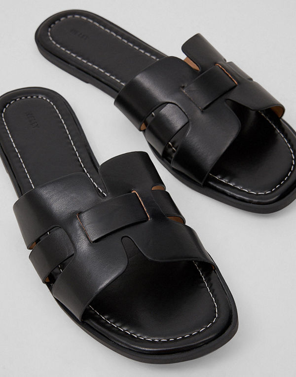 Nelly Flat Sandal - Svart