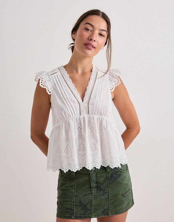 Nelly Embroidered Flounce Blouse - Vit
