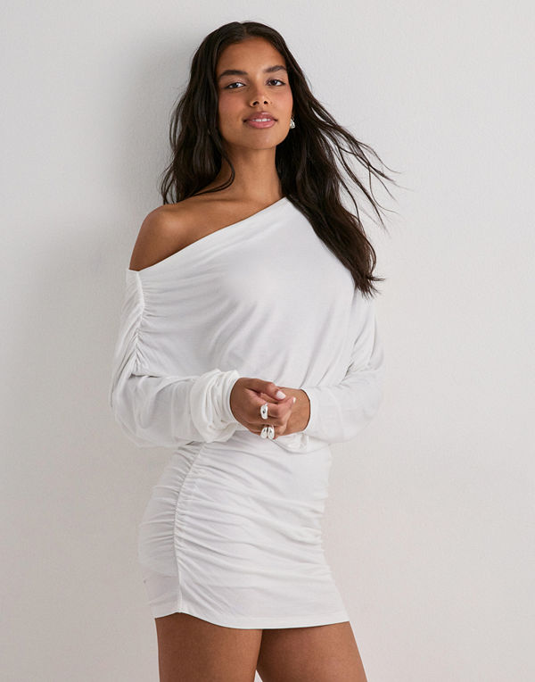Nelly Slouchy Ruche Dress - Vit