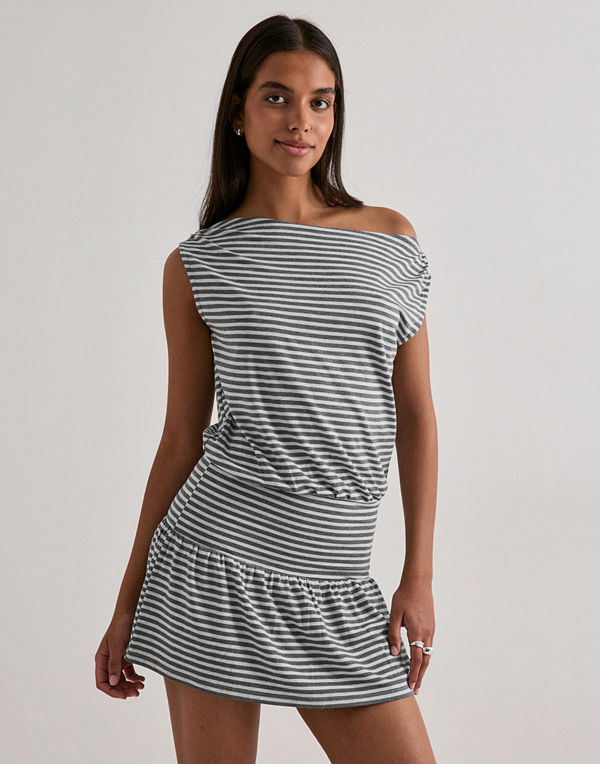 Nelly Soft Shoulder Mini Dress - Grå