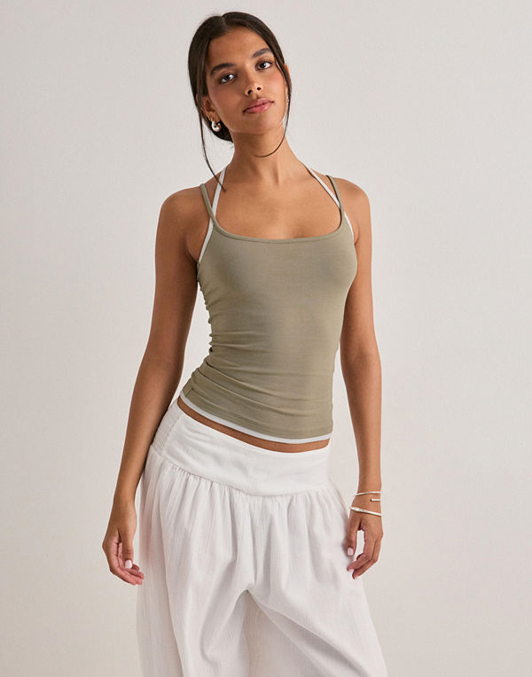Nelly Contrast Layer Singlet - Grön