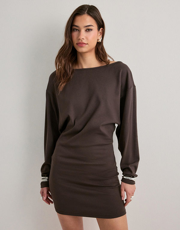 Nelly Perfect Batsleeve Dress - Brun