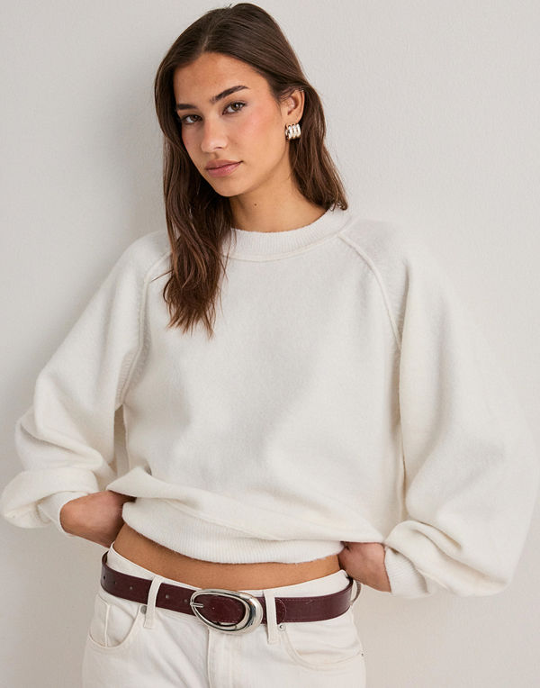 Nelly Seam Focus Knit Sweater - Vit