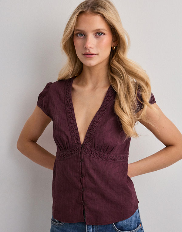 Nelly Striped Lace Detail Blouse - Röd
