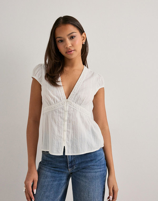 Nelly Striped Lace Detail Blouse - Vit